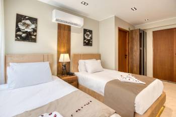 Standard Twin Room7
