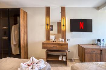 Standard Twin Room8