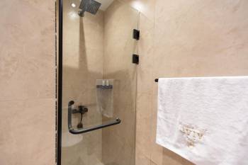 Deluxe Double Room4